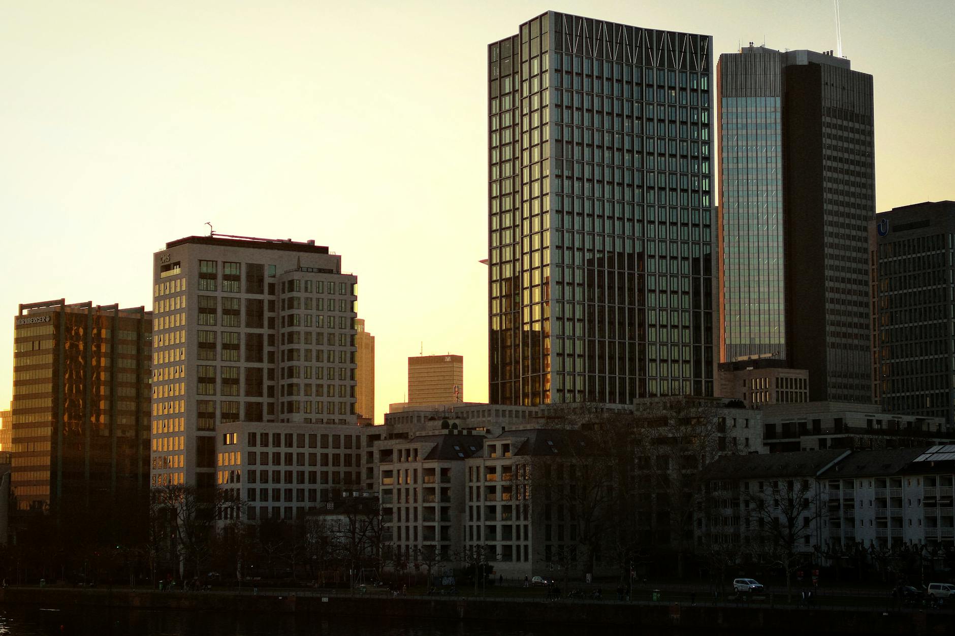 Strategic Commercial Real Estate Investment Tactics for 2024
